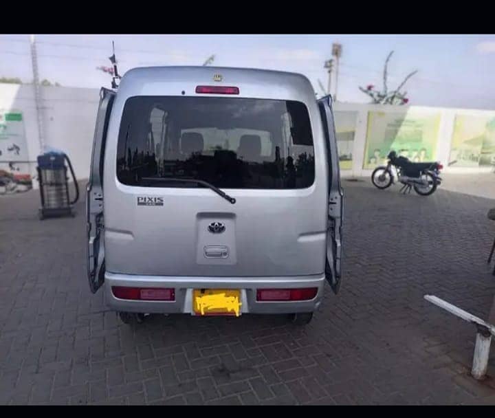 Toyota Pixis van 2013 same as Hijet 0