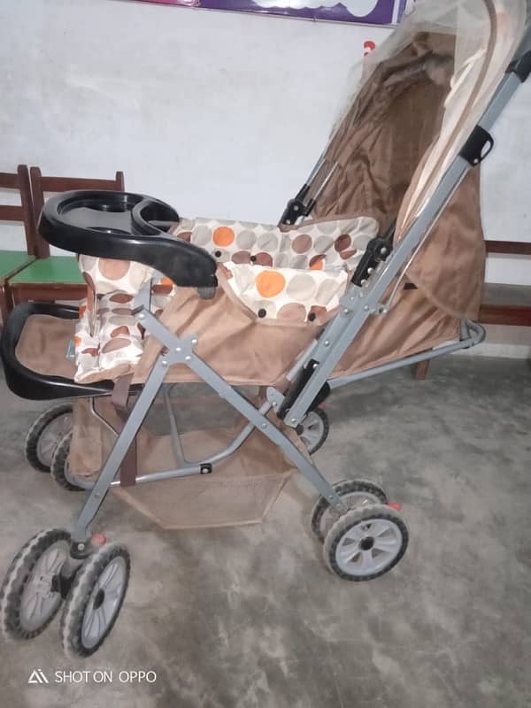 Full size baby pram. one month use for sell 1