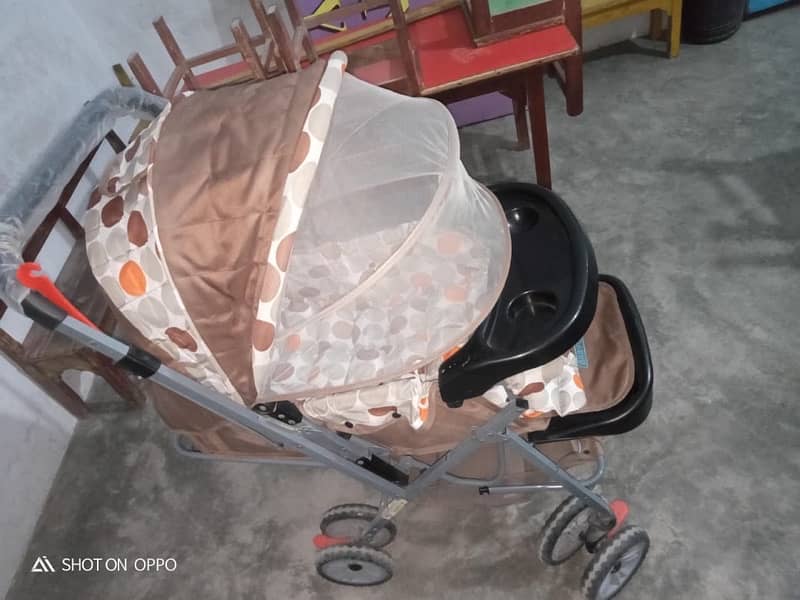 Full size baby pram. one month use for sell 2