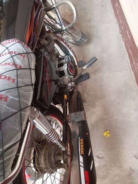 I want to sell Honda 125 good condition 2