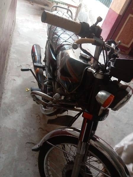 I want to sell Honda 125 good condition 3