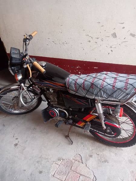 I want to sell Honda 125 good condition 5