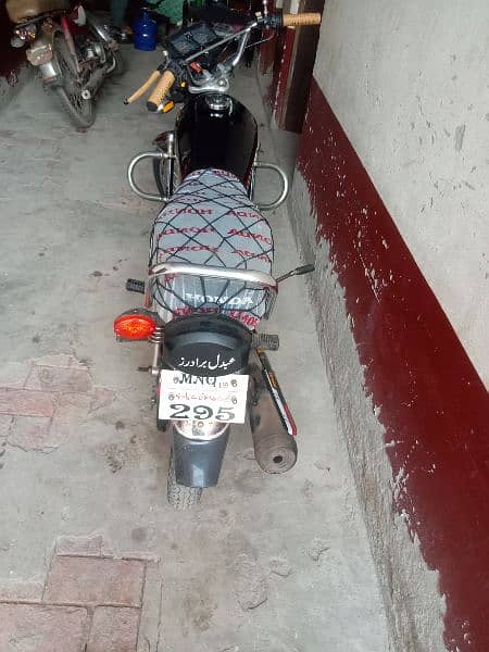 I want to sell Honda 125 good condition 6