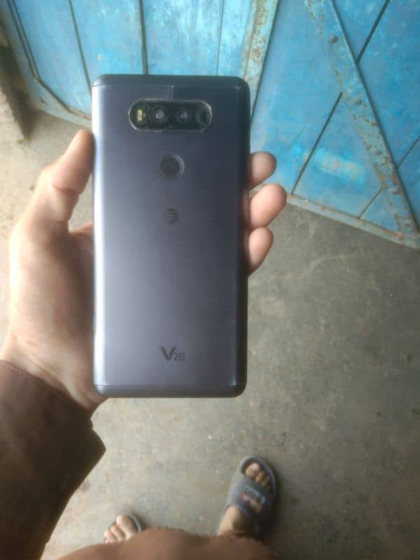 LG V20 1