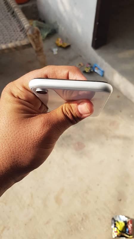 iPhone XR 64gb ha 3