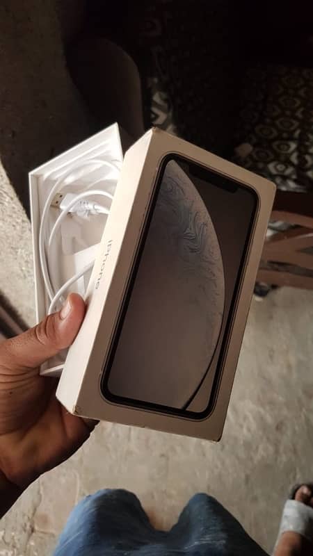 iPhone XR 64gb ha 6