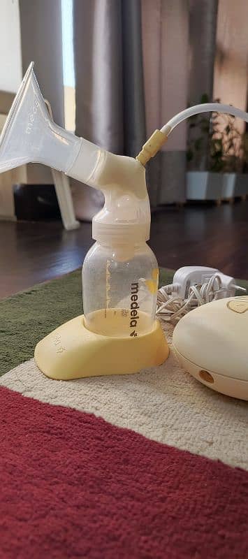 Medela Swing Branded Electric Breasts pump 8