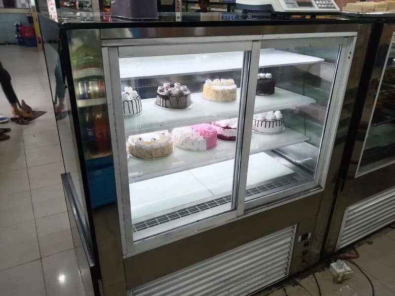 Bakery Display counters & Salad Bar 8