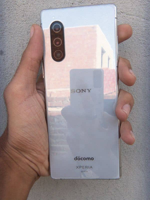 Sony Xperia 5 (6 , 64 gb) 1