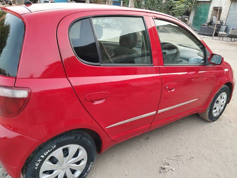 Toyota Vitz 2000 4