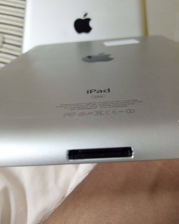 ipad 2 32 gb. imported from UK. neat and clean piece 3