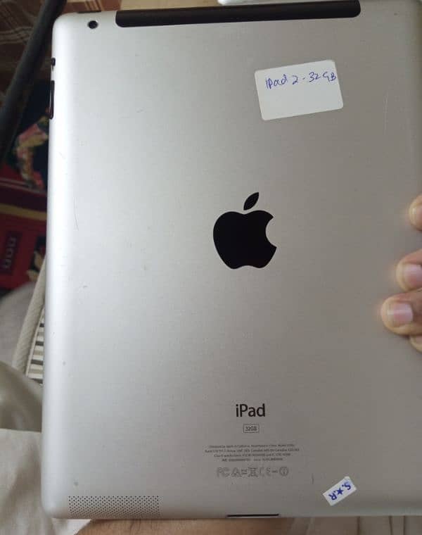 ipad 2 32 gb. imported from UK. neat and clean piece 4