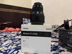 sigma 85mm 1.4 art lenz just like new  with box