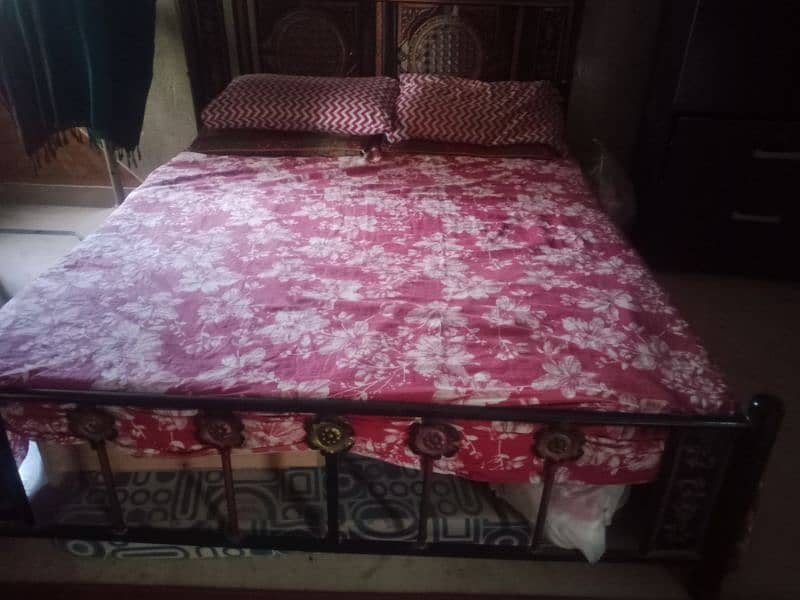 bed with mattress 0