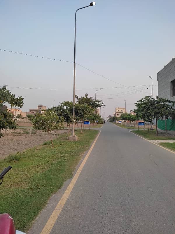 5 Marla Plot For Sale In Tulip Overseas Block, Park View City, Lahore 3