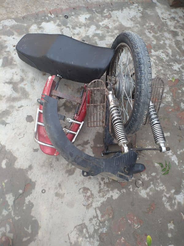 United 100 cc ka pechla hisa makmbal hy 2