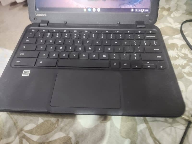 Lenovo. Chromebook. 0307378360. bk 1