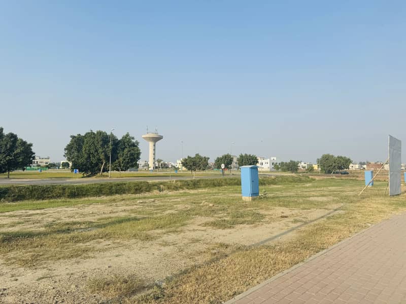 16 Marla Super Hot Commercial Plot Available for Sale in Golf View Residencia - Phase 1 Bahria Town, Lahore 2