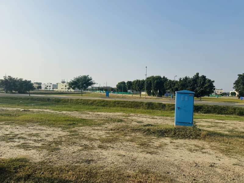 16 Marla Super Hot Commercial Plot Available for Sale in Golf View Residencia - Phase 1 Bahria Town, Lahore 3