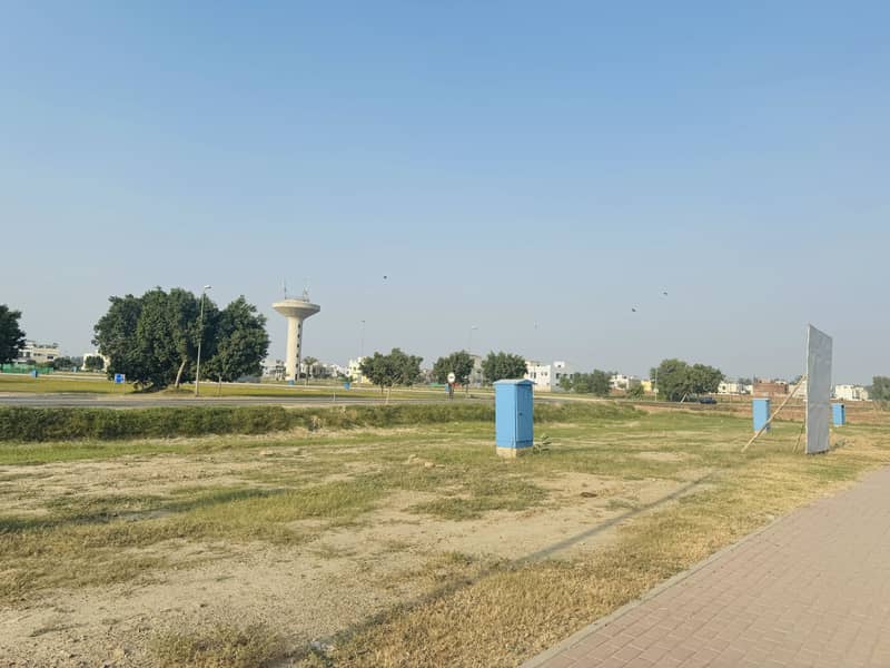 16 Marla Super Hot Commercial Plot Available for Sale in Golf View Residencia - Phase 1 Bahria Town, Lahore 6