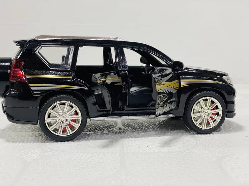 Toyota Land Cruiser Prado Diecast model cars 1:24 Scal 3