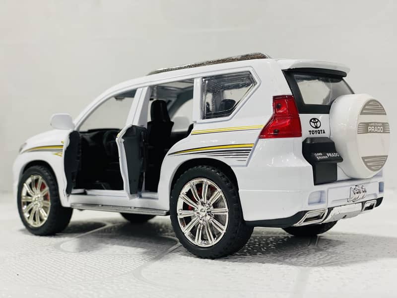 Toyota Land Cruiser Prado Diecast model cars 1:24 Scal 4