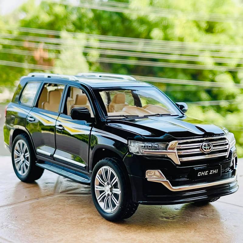 Toyota Land Cruiser Prado Diecast model cars 1:24 Scal 10