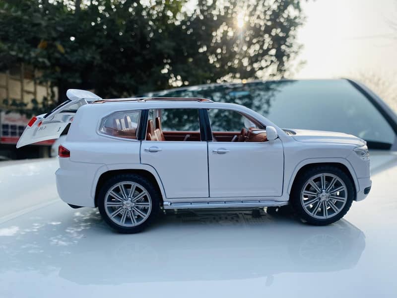 Toyota Land Cruiser Prado Diecast model cars 1:24 Scal 19