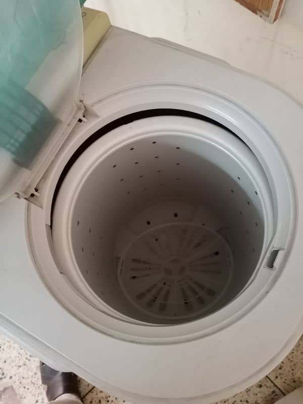 Used Washing Machine & Dryer for Sale – Good Condition 1