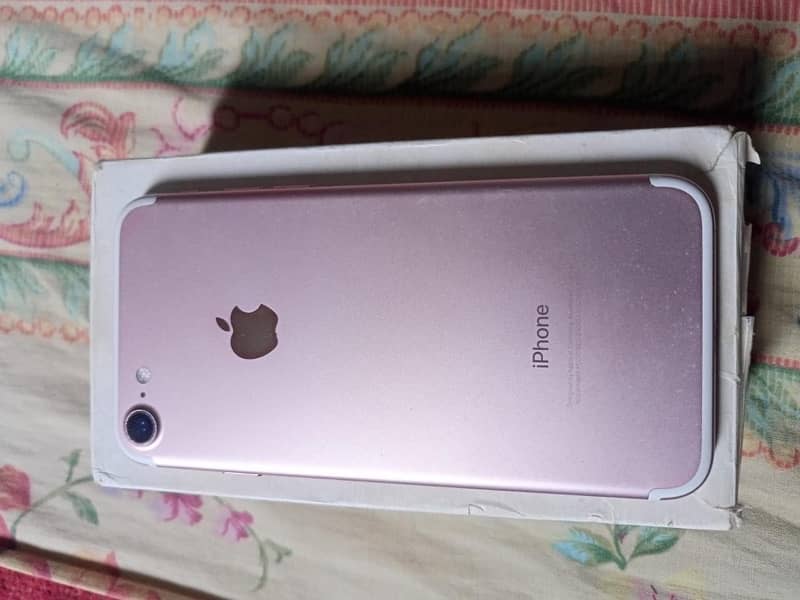 Iphone 7   32gb rose gold colour with box 6