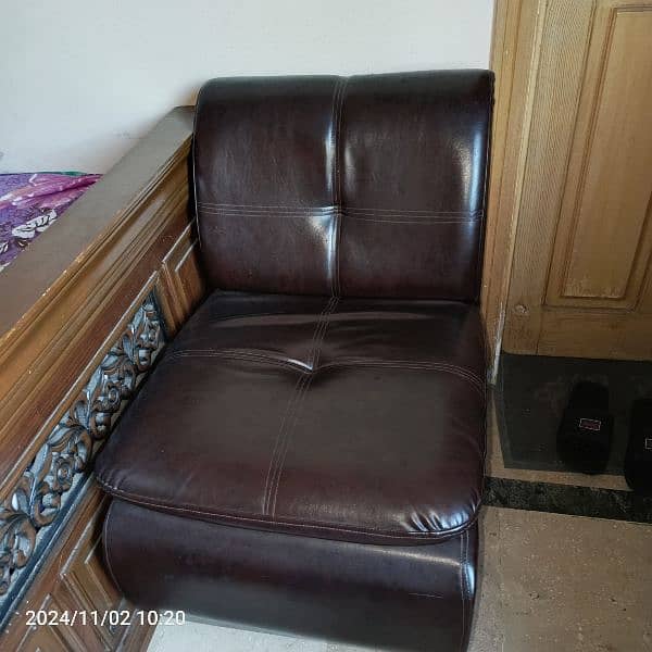 Sofa Set and other house hold items 0