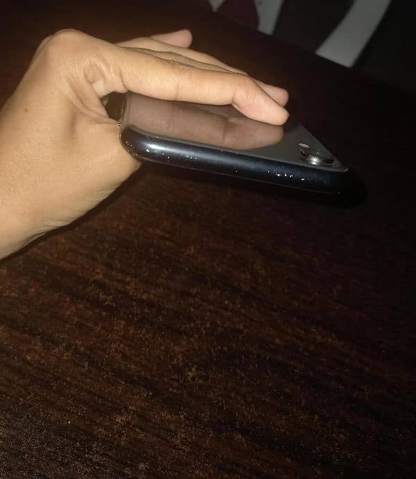 I am selling Apple iphone XR 64gb 0