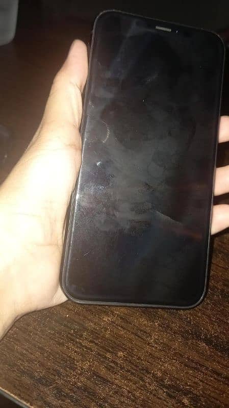 I am selling Apple iphone XR 64gb 7