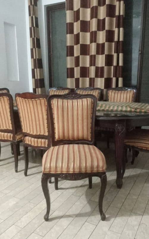 sheesham wood in exellent condition 8 chairs dinning table 4