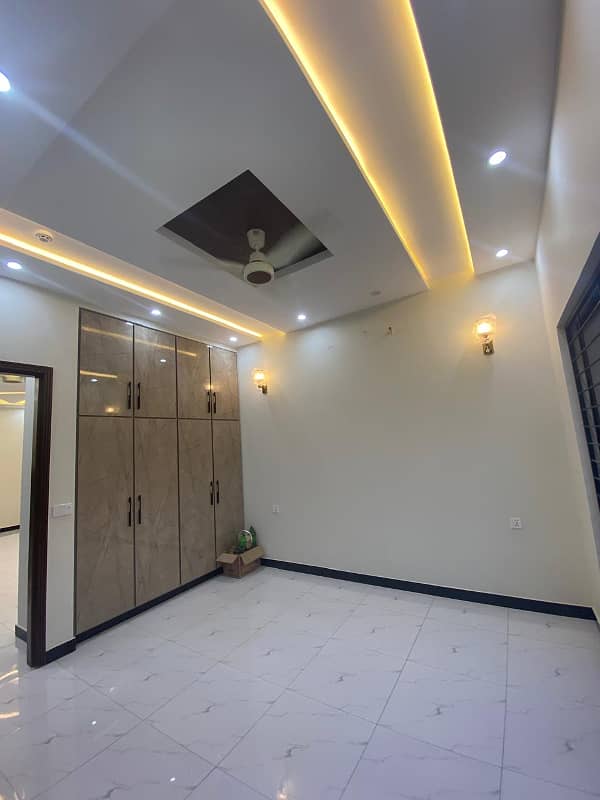 5 Marla Modern Beautiful House For Sale In D Block DHA Phase 6 Lahore 8