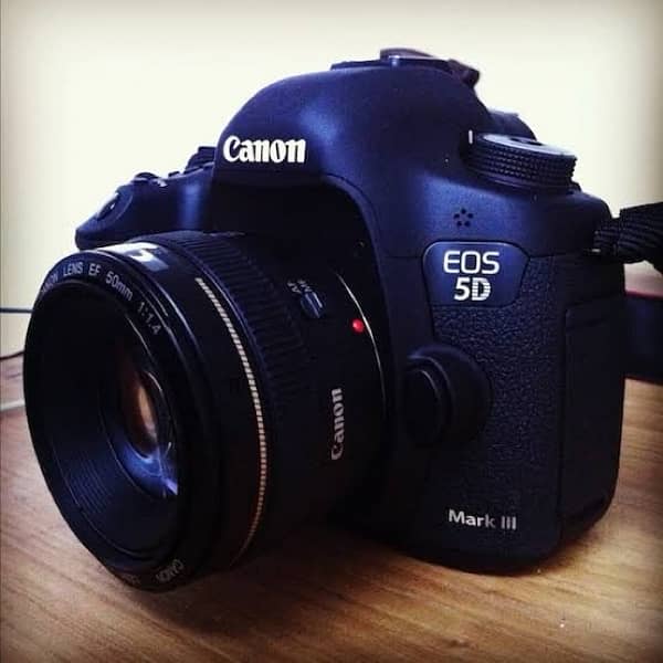 Canon 5D Mark III with 50mm and Box 0