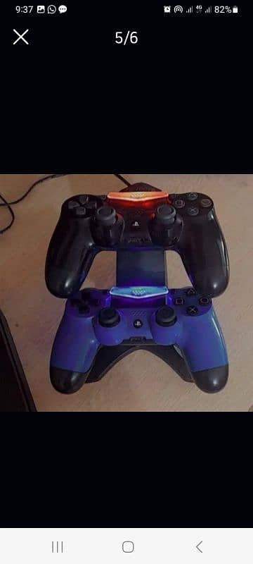 PlayStation 4 with 2 controllers 2