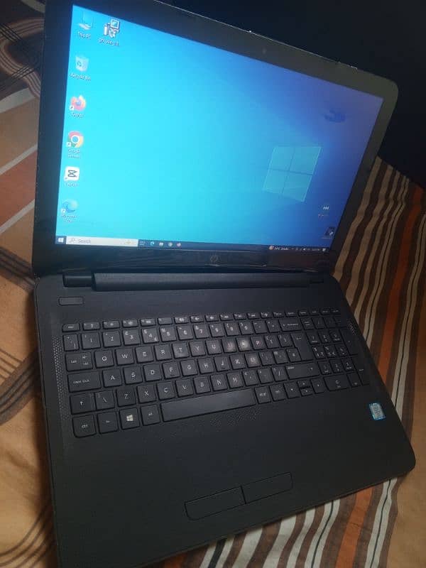 Hp Laptop i5 6th gen 2 GB Graphics card 4