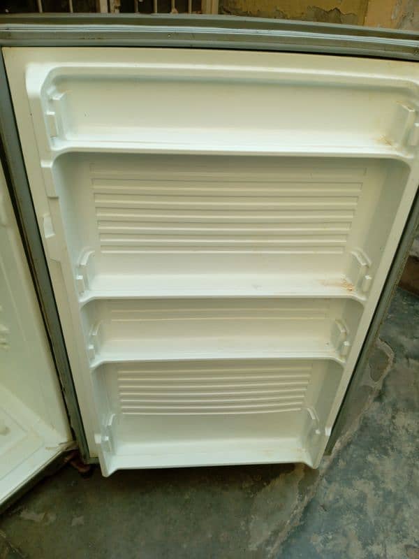 Dawlance refrigerator full ok urgent sale 5