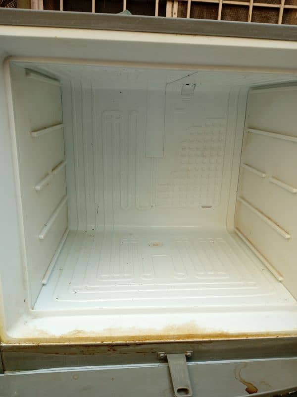 Dawlance refrigerator full ok urgent sale 6