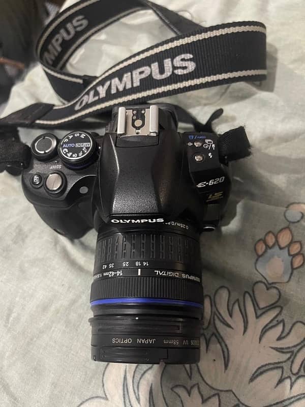 Olympus E-620 DSLR Camera 0