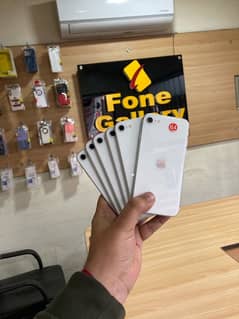 iphone. SE2020 Non. pta Factory unlocked 4 month. sim. time