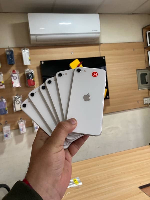 iphone. SE2020 Non. pta Factory unlocked 4 month. sim. time 3