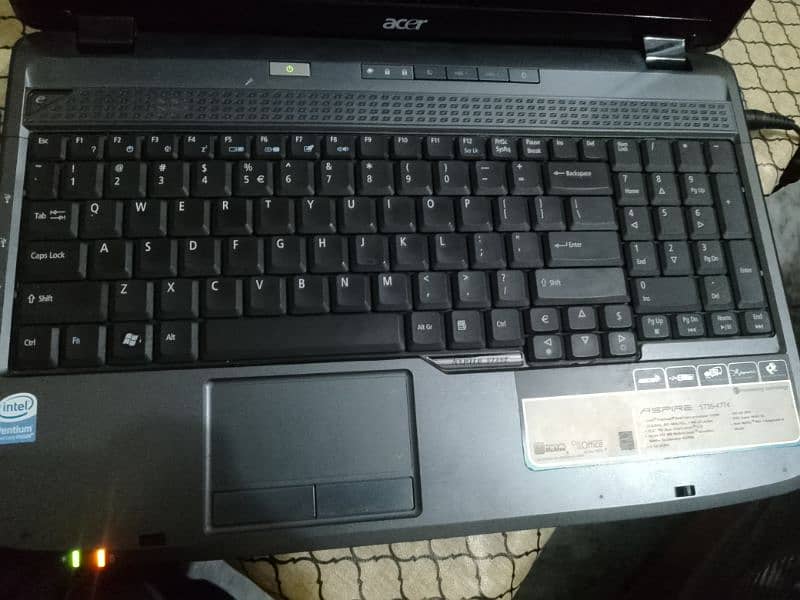 Acer laptop 10/10 condition 2