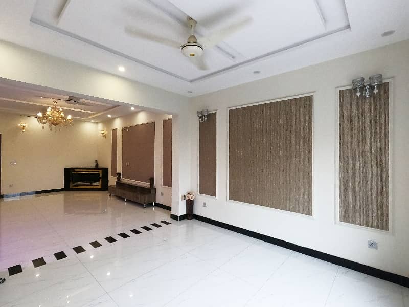 Good Prime Location 10 Marla House For Sale In Khayaban-E-Amin - Block L 7