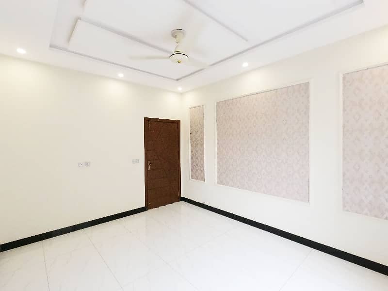 Good Prime Location 10 Marla House For Sale In Khayaban-E-Amin - Block L 12