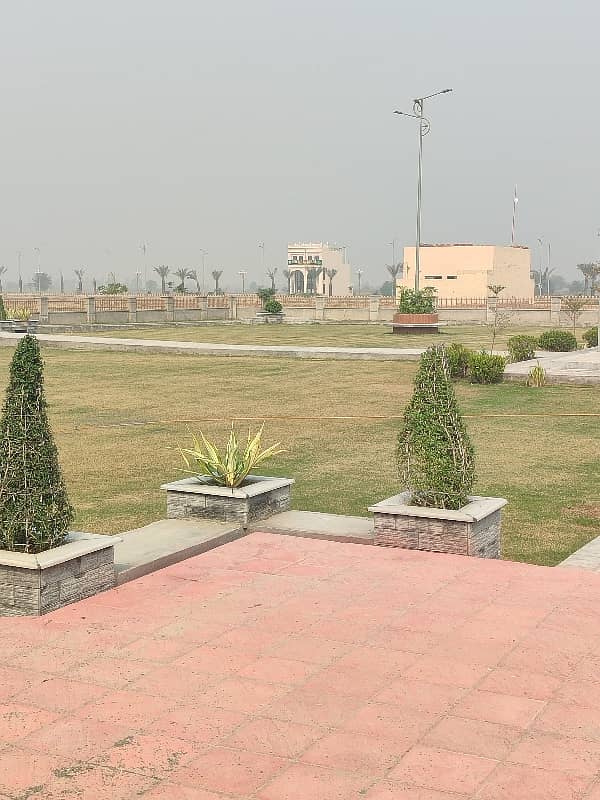 Haven farmhouse Safari Garden best location best investment sale or purchase ke liye abhi Aaye aur abhi apna plot hasil Karen aur apne plot per Ghar banaen aur aapke liye golden chance Safari Garden 16