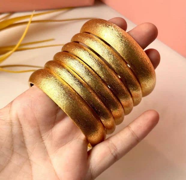 6 Pcs ARTIFICIAL GOLD PLATED BANGLES. 1