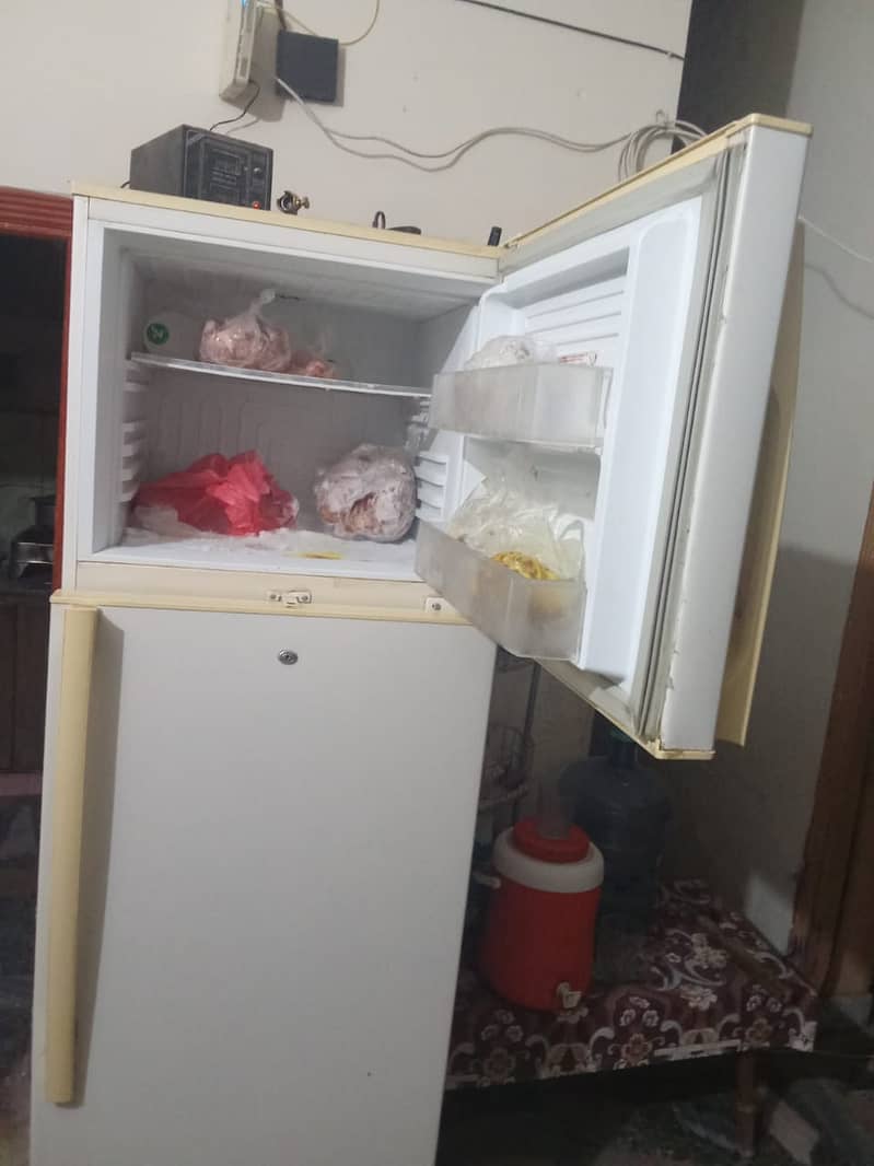 used good condition fridge 4