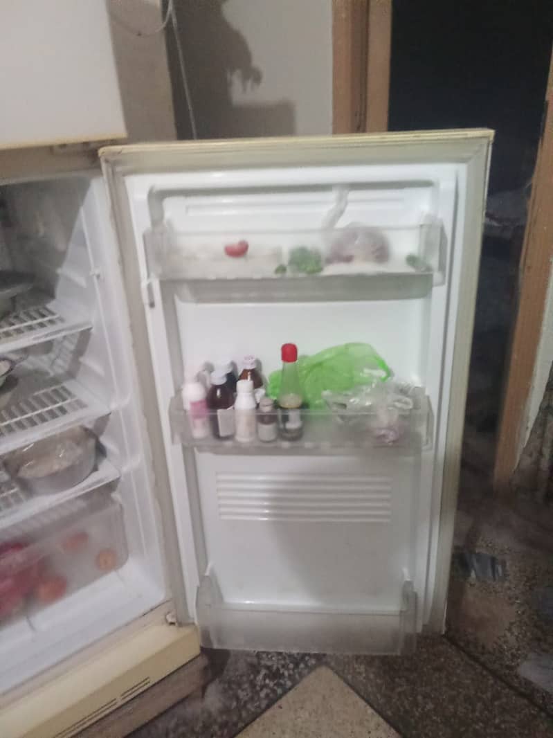 used good condition fridge 6